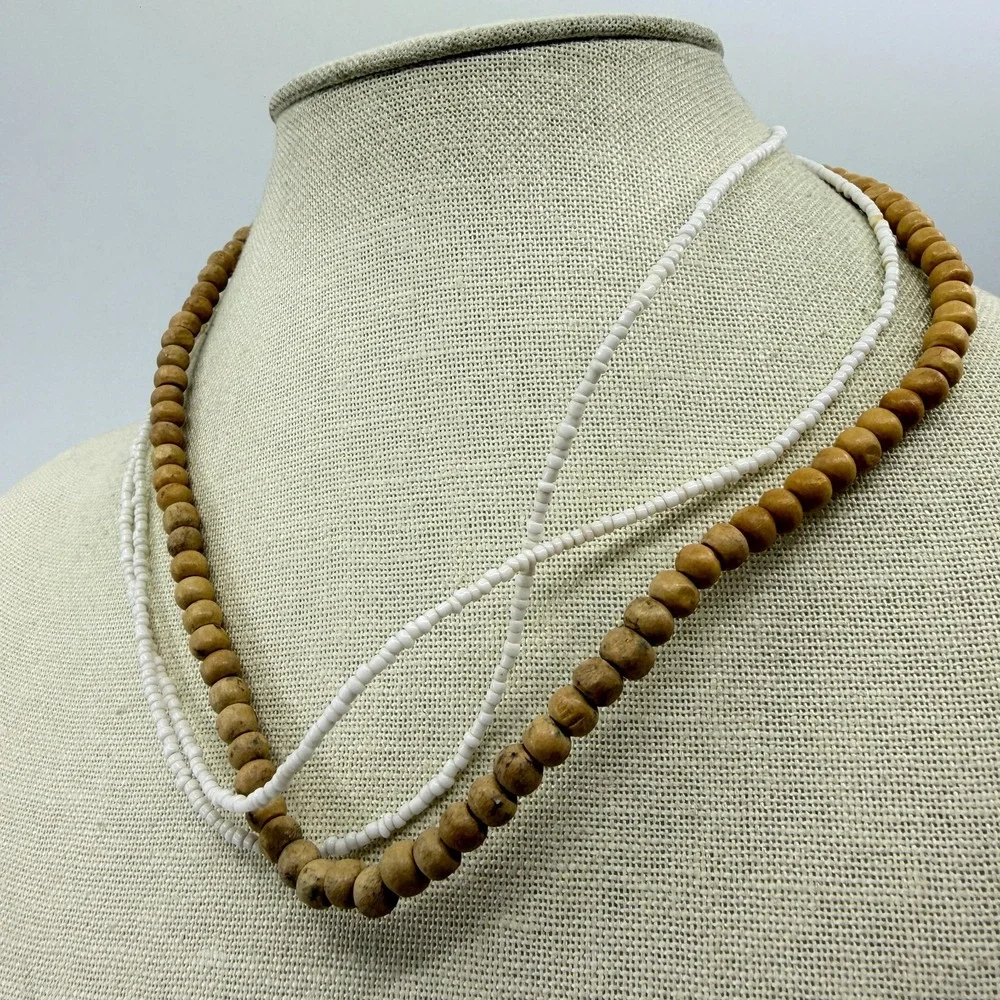 Unbranded necklace features